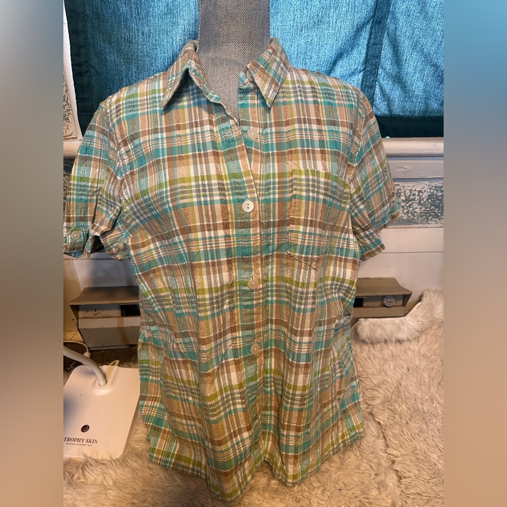 ⭐️ 3 for $20.00 SALE Women’s button down top